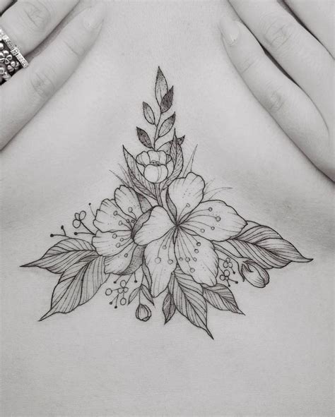 The Ultimate Guide to Stunning Sternum Tattoos:。